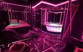 BDSM room Bydgoszcz z jacuzzi dużym tarasem i Balią zewnętrzną